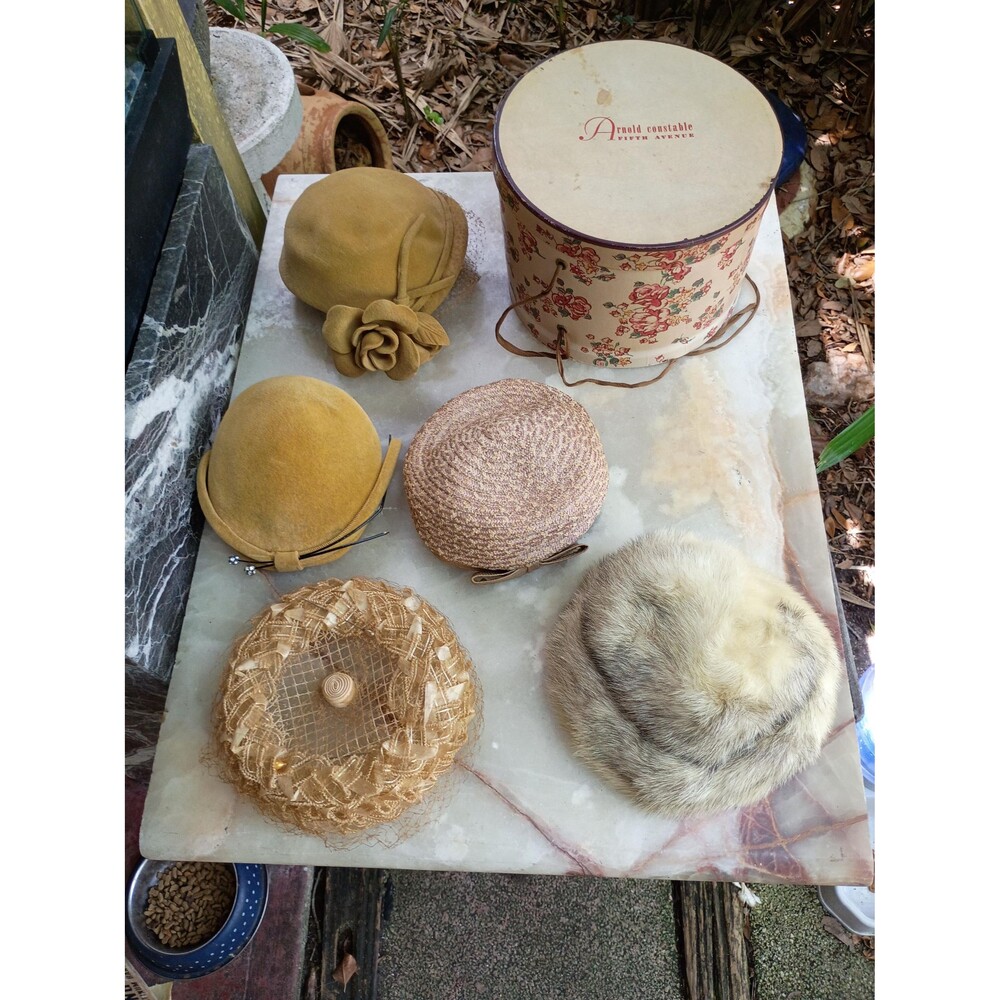 Vintage Arnold Constable Hat Box with 5 Hats